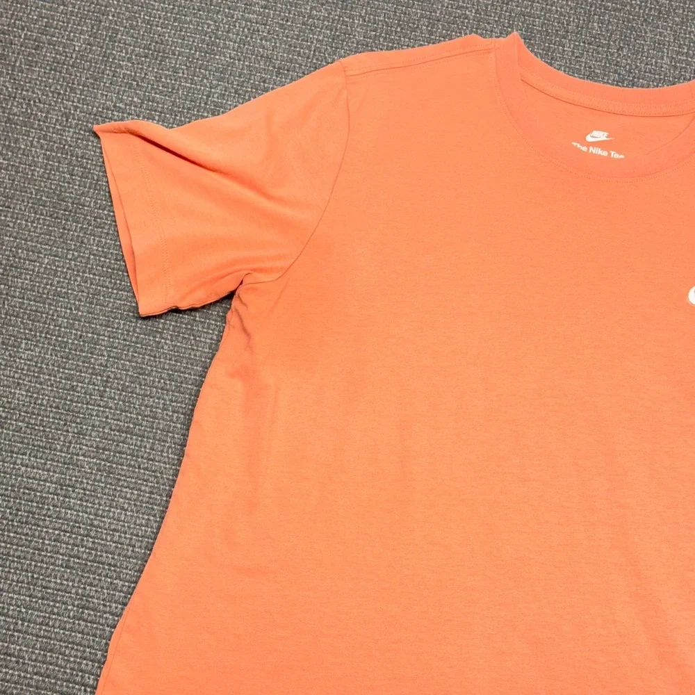 Nike Sportswear Men's Embroidered Futura Logo T-Shirt‎ Peach Orange Large AR4997